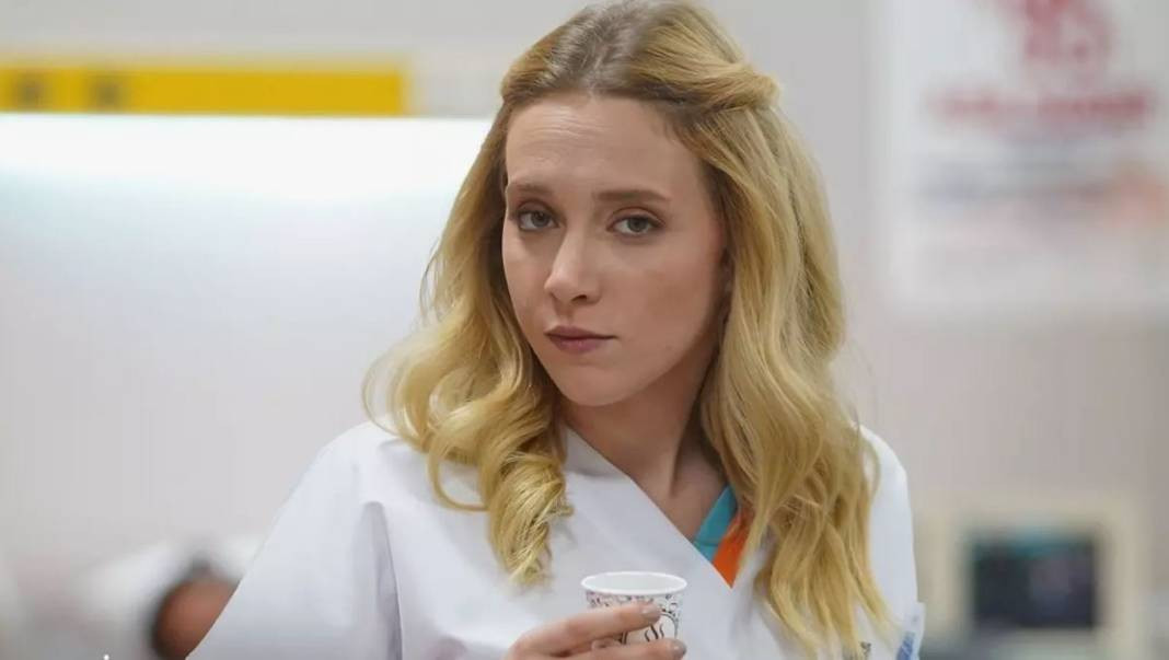 Hudutsuz Sevda’nın Damla’sı Hazal Köseoğlu sete gidemedi. Apar topar hastaneye kaldırıldı - Resim: 14